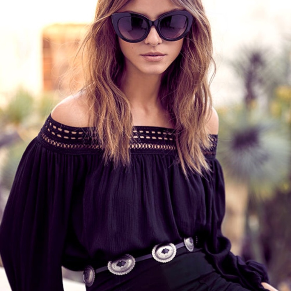Lulu’s off the shoulder crop top (L)